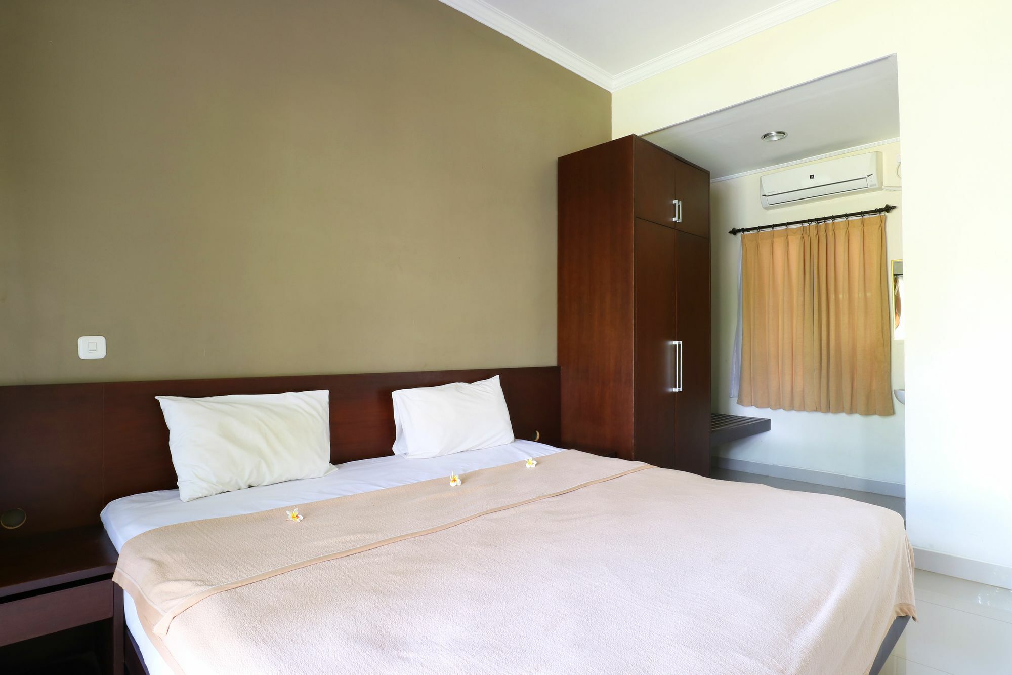 Gm Lovina Hotel Exterior photo